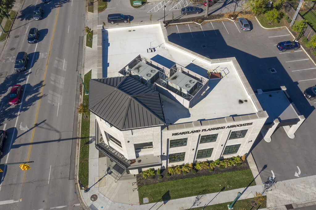 Client: Lincoln Construction 
Owner: Heartland Bank
Location: Upper Arlington, OH
Scope: Roofing - Low Slope, Steep Slope